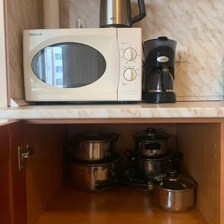 Lovely 1-bedroom 120m From The Lift *