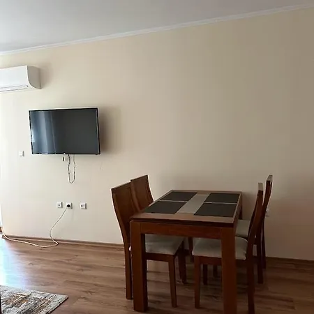 Lovely 1-bedroom 120m From The Lift